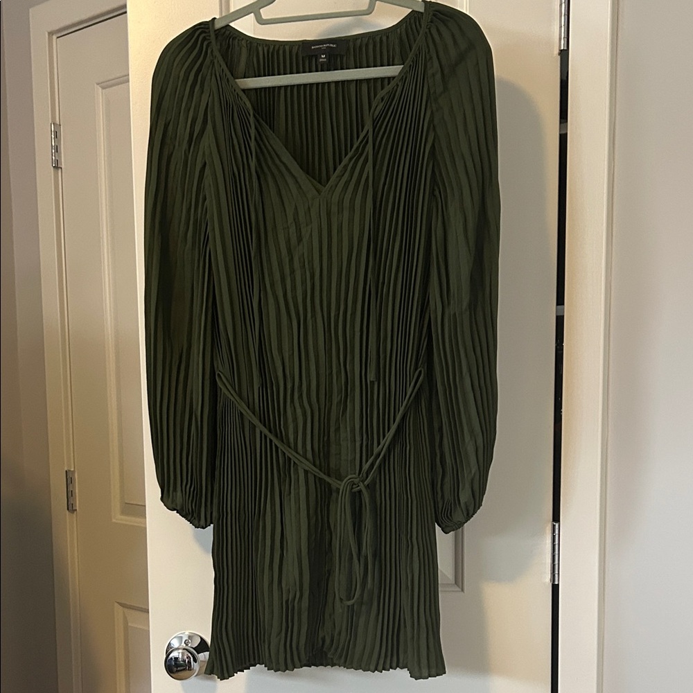 Banana Republic Olive Green Pleated Dress, slip inside, optional tie